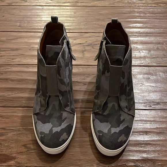 Linea Paola Camo Wedge Sneakers Size 7 - Picture 1 of 8